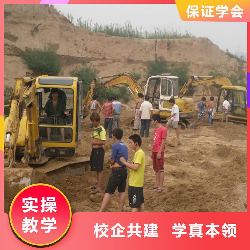 挖掘机培训虎振招生电话高薪就业