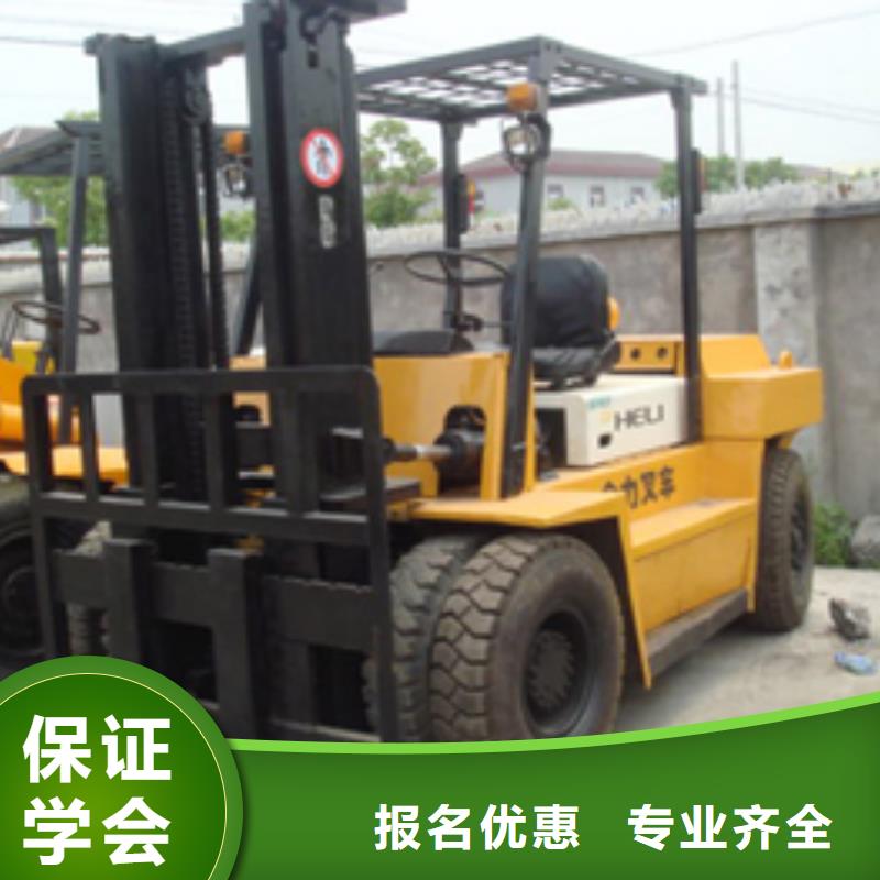 大专院校保定虎振技工学校【 叉车培训课程-保定虎振技工学校免费试学】gdsgd.com