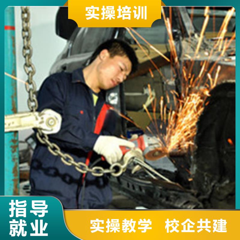 汽车美容装具培训,【汽车钣金喷漆培训】实操教学-虎振技工学校(迪庆市分公司)