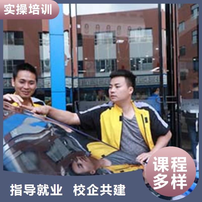【汽车美容装具培训】-哪里有厨师烹饪培训学校老师专业_虎振技工学校(保山市分公司)
