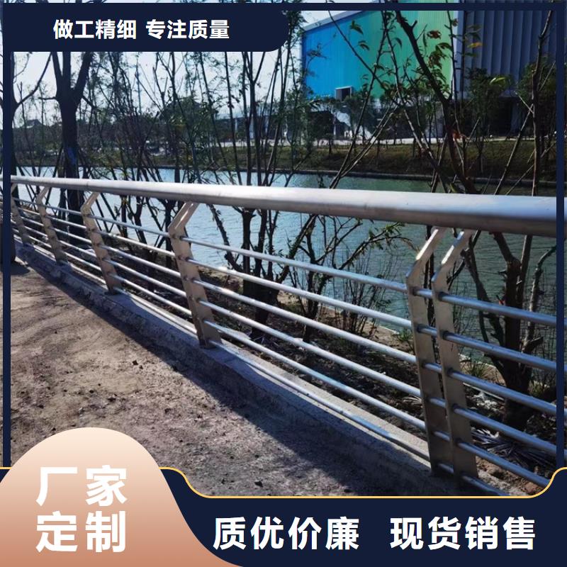 人行道不锈钢仿木防撞隔离栏杆在线订购