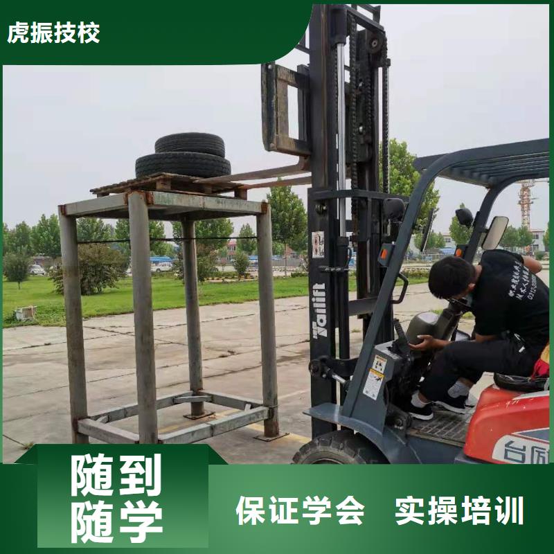 挖掘机培训学校计算机培训学校指导就业