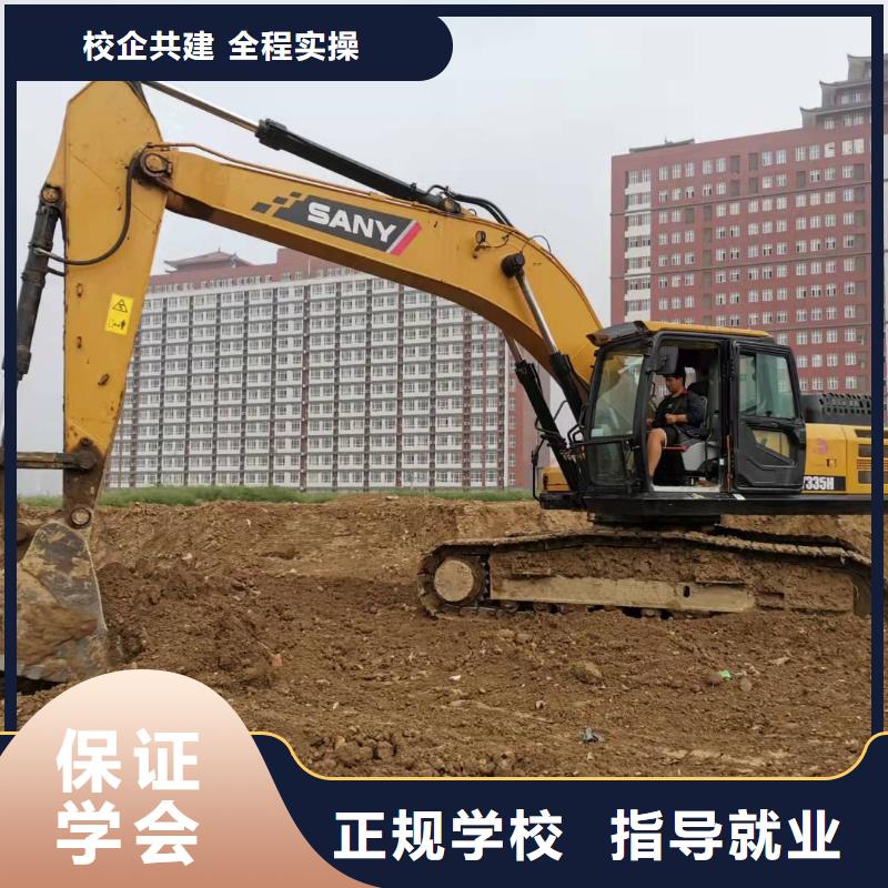 挖掘机技校,虎振挖掘机学校课程多样