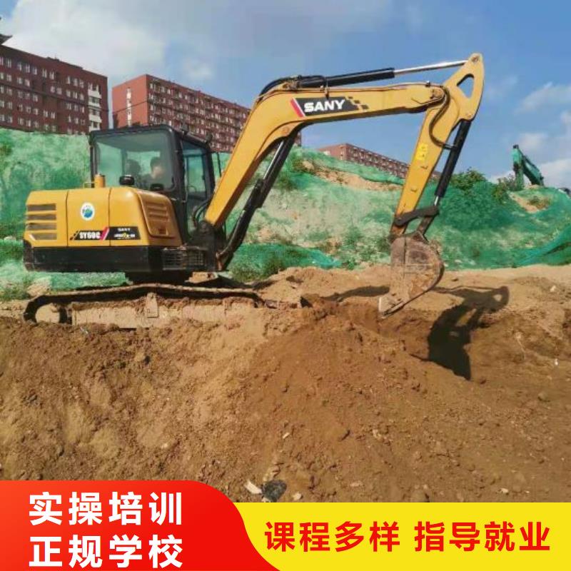挖掘机技校,虎振挖掘机学校课程多样
