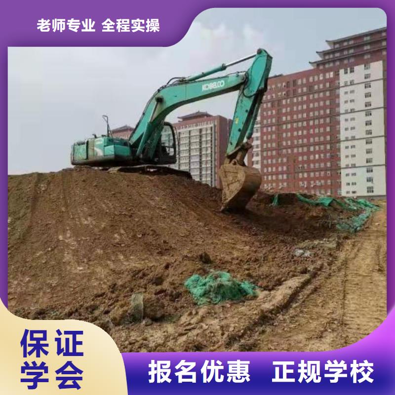 挖掘机技校,虎振挖掘机学校课程多样