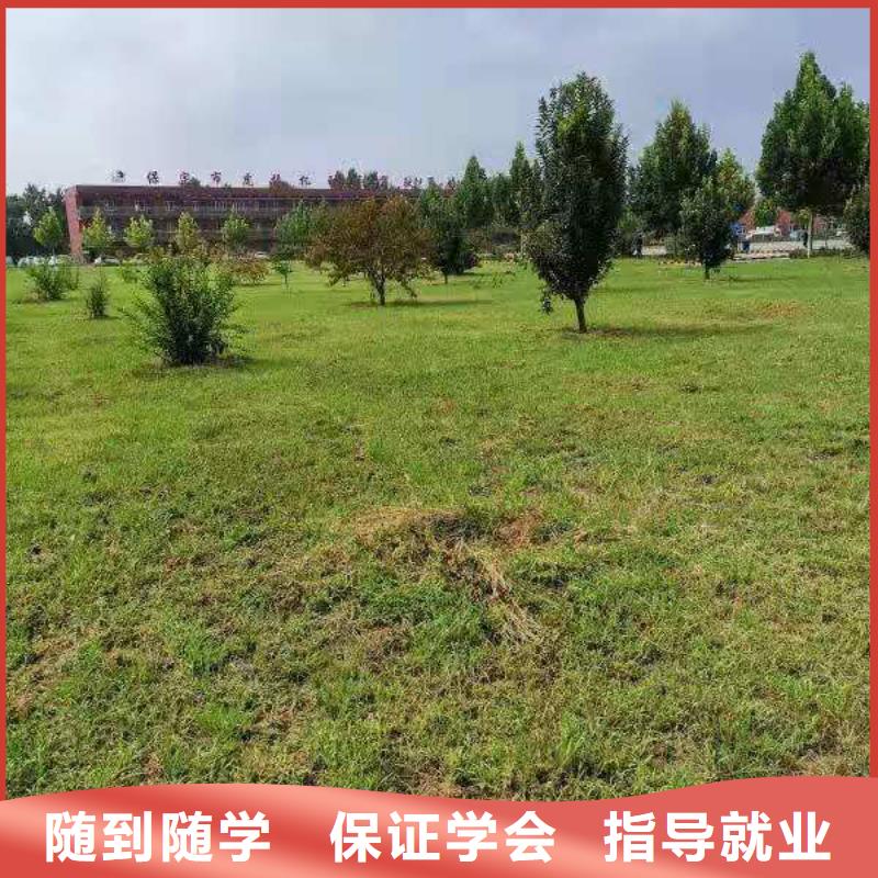 挖掘机技校_学厨师多少钱一年学真技术